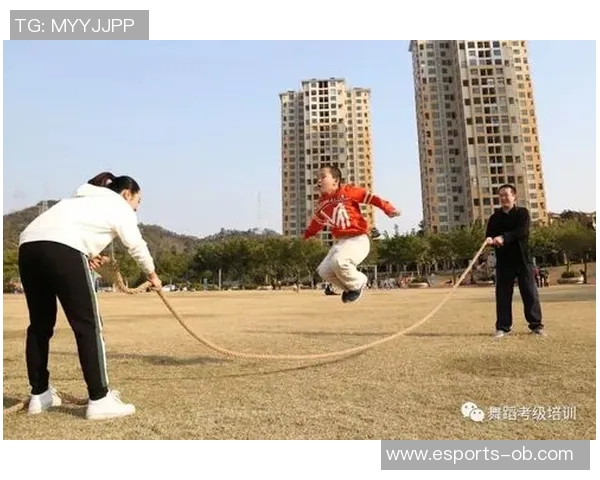 足球父子的传承与梦想父子携手共创辉煌的绿茵传奇